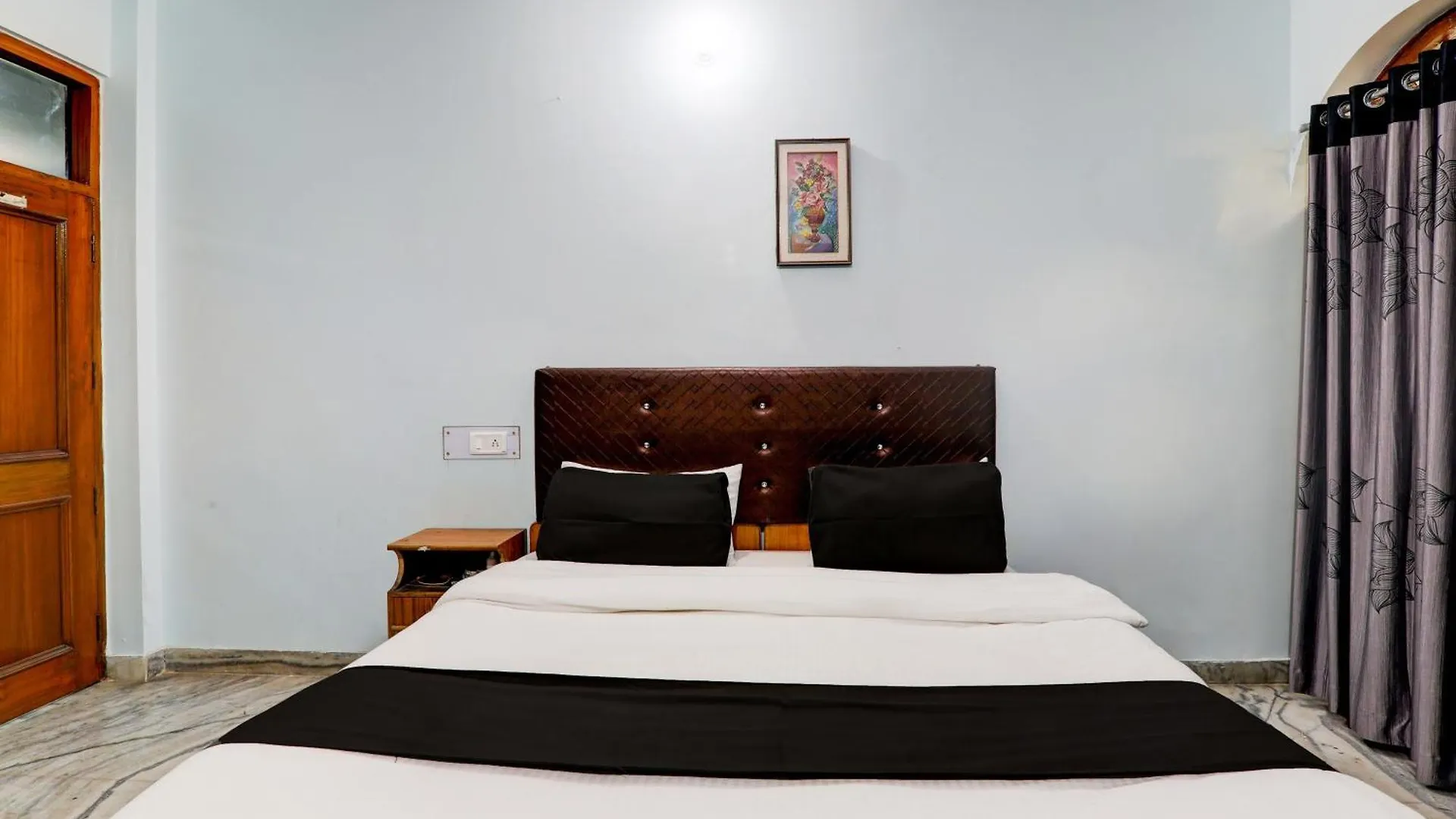 Hotel O H.B Paying Guest House 바라나시 3*,  인도