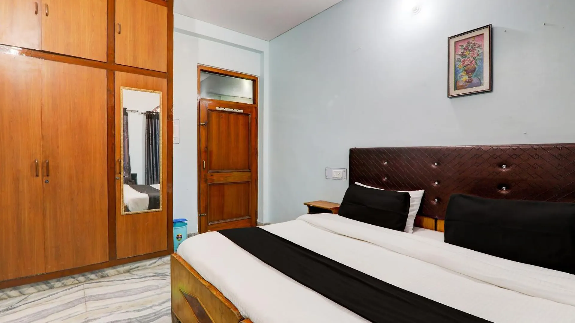 Hotel O H.B Paying Guest House 바라나시 3*,  인도
